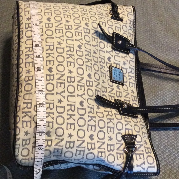 Dooney and Bourke large cream and black shoulder bag for women - Picture 11 of 12